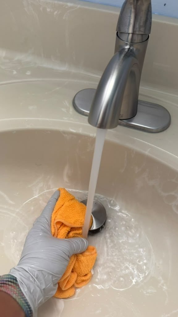 Cleaning a sink